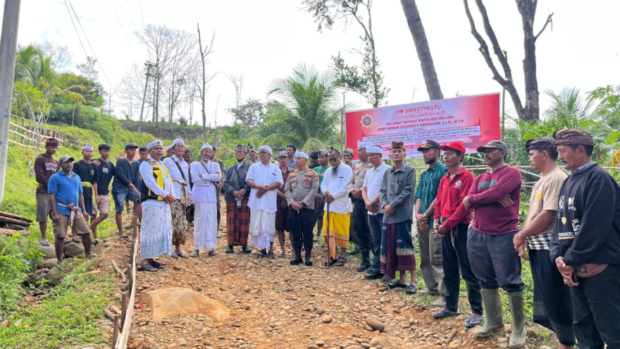 Umat Hindu se-Provinsi Bengkulu Galang Dana Perbaiki Jalan Desa Trans Tanjung Kuaw